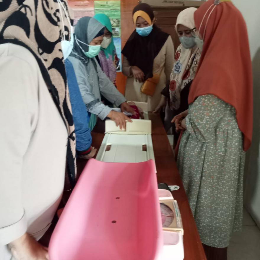 SOSIALISASI PEMASANGAN ALAT UKUR DAN TIMBANG BALITA