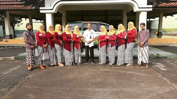 TP PKK KALURAHAN PLERET IKUTI LOMBA PAAR DI RUMAH DINAS BUPATI